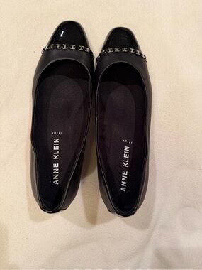 Anne Klein Black Chain-Trim Ballet Flats with Patent Toe Cap